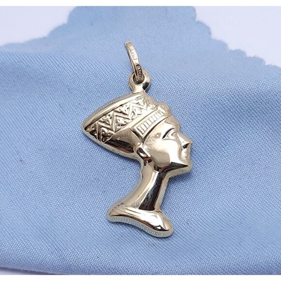Unique 14K Karat Solid Yellow Gold Designer Nefertiti Charm Pendant Italy Made